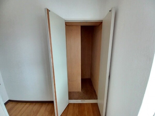 収納(同物件別部屋のお写真です。)