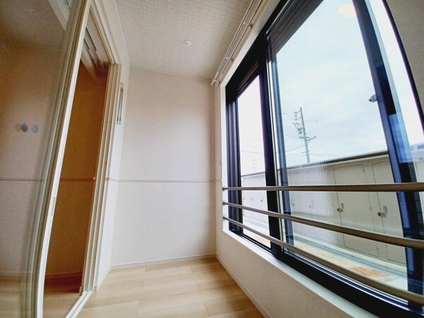 バルコニー(同型タイプ参考写真)