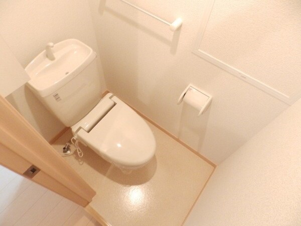 トイレ(同型参考写真)
