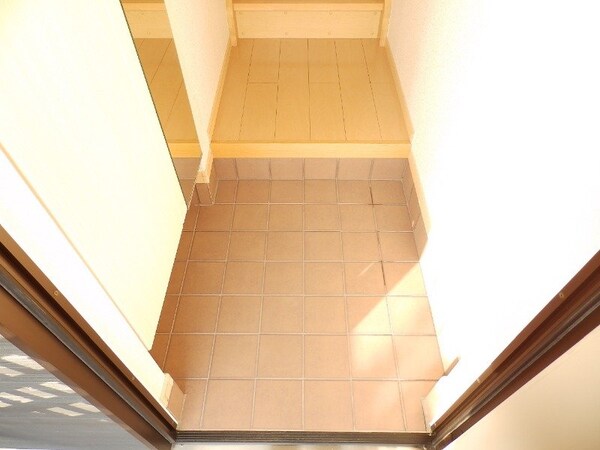玄関(同型参考写真)