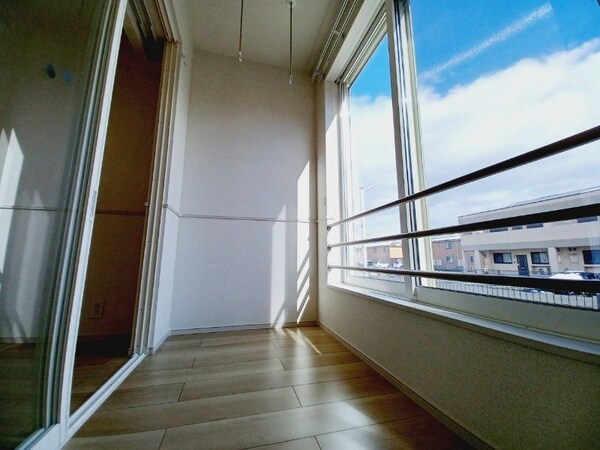 バルコニー(別部屋同型タイプ写真です。)