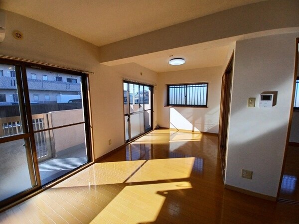 居室・リビング(同型参考写真)