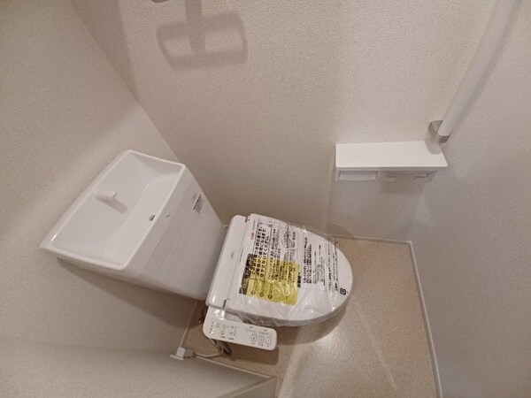 トイレ(同型参考写真)