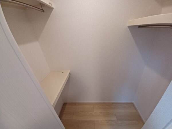 収納(同型参考写真)