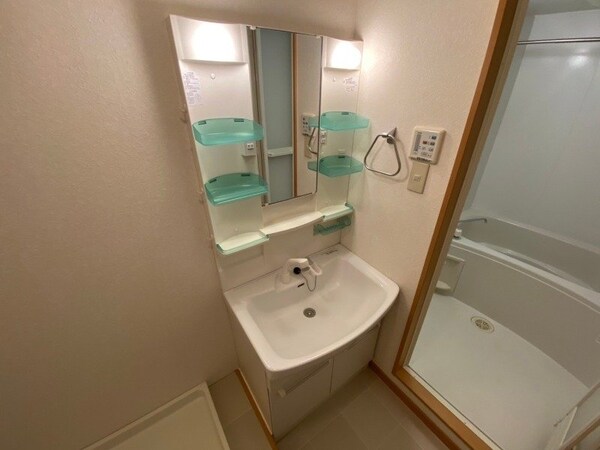 洗面所(同物件の別部屋写真です。)