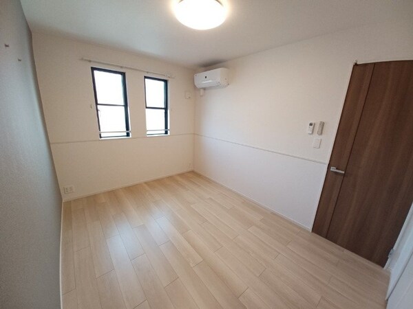 その他(同型、反転タイプの部屋写真です)