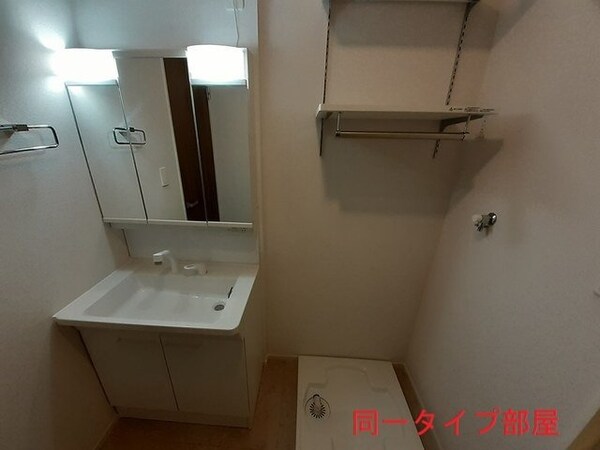 洗面所(同型参考写真)