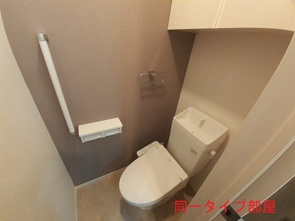 トイレ(同型参考写真)
