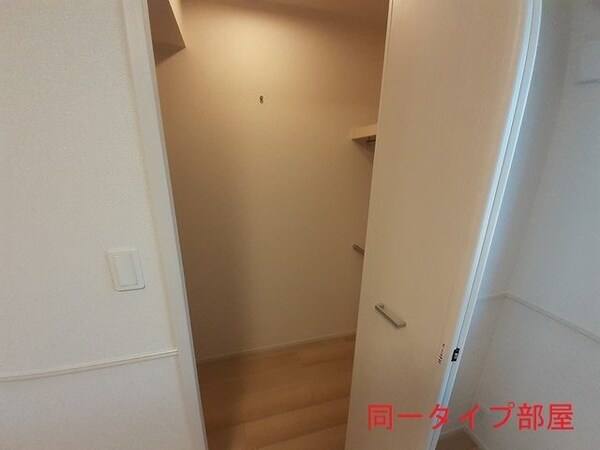 収納(同型参考写真)