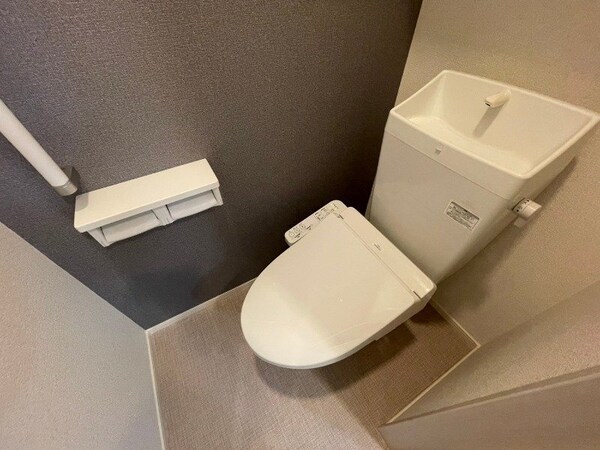 トイレ(※同型別部屋写真)