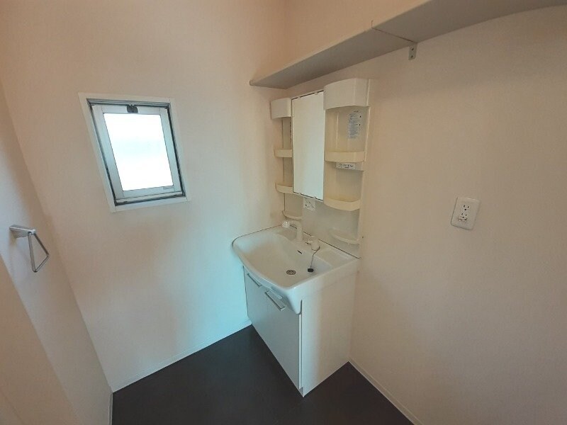 物件内観写真16　(同物件、別部屋写真)