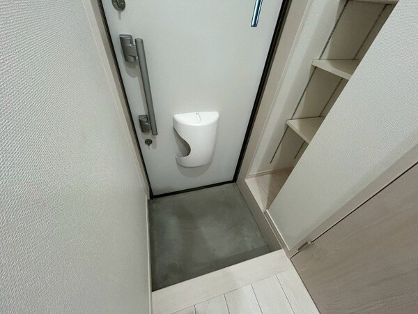 玄関(同型参考写真)