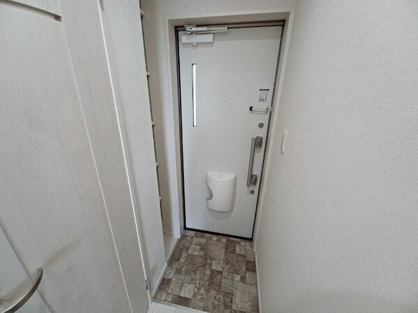 玄関(同型参考写真)