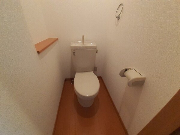 トイレ(同型参考写真)