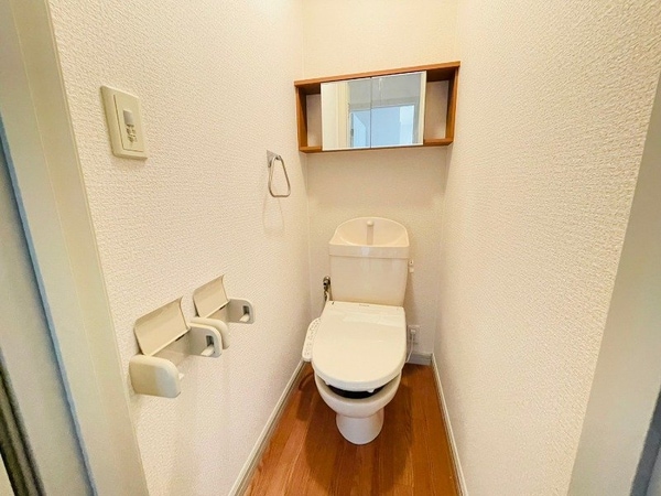 トイレ(同物件の同型の別部屋になります。)