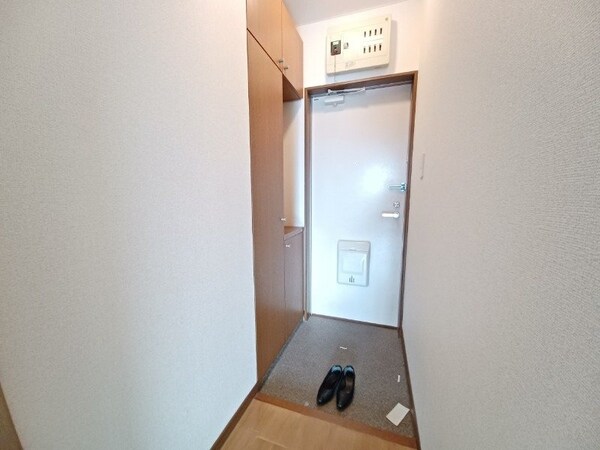 玄関(別部屋参考写真です)