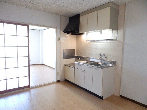 キッチン(同物件別部屋参考写真です。)