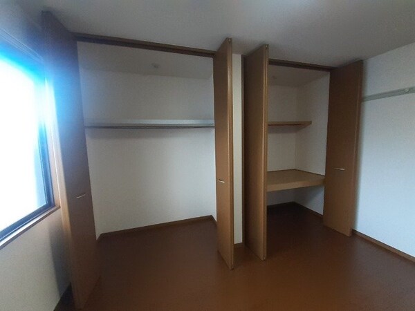 収納(同物件別部屋のお写真です。)