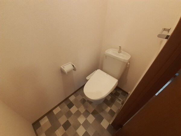トイレ(同物件別部屋のお写真です。)