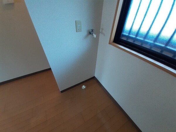 その他(別部屋反転写真です)