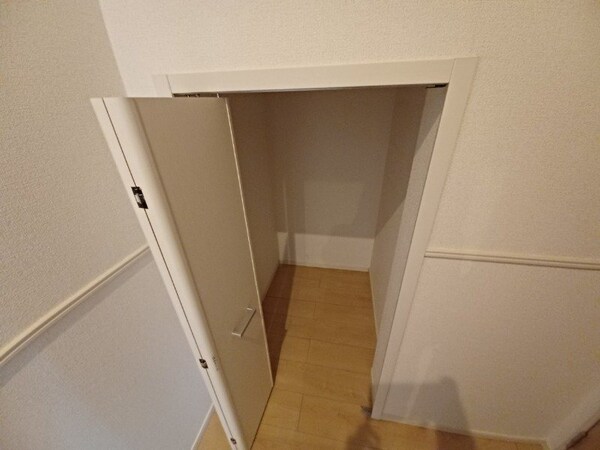 収納(同型反転参考写真)