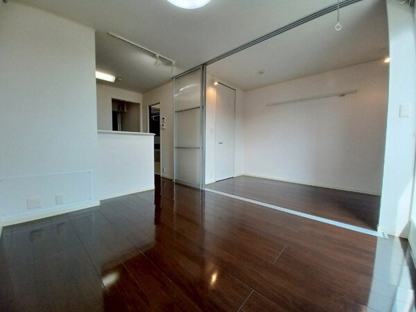 居室・リビング(同物件参照写真)