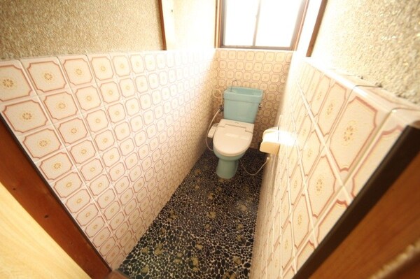 トイレ(同型参考写真)