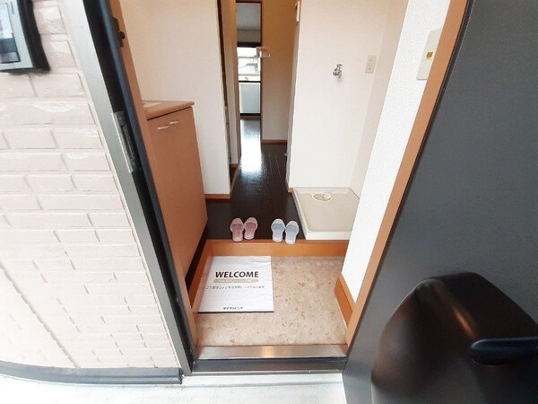 玄関(同物件別部屋タイプ)