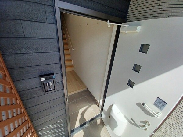 玄関(同物件別部屋写真)