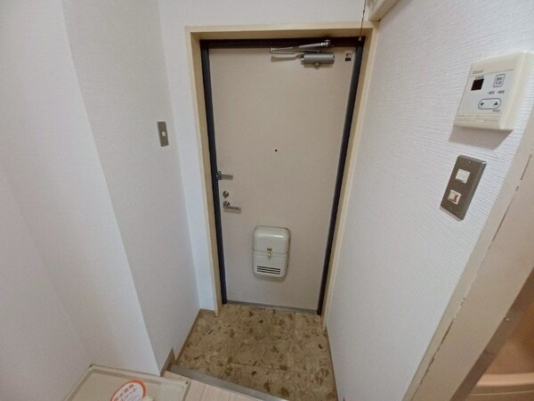 玄関(同型参考写真)