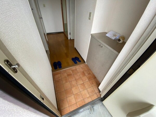 玄関(同型別部屋写真)