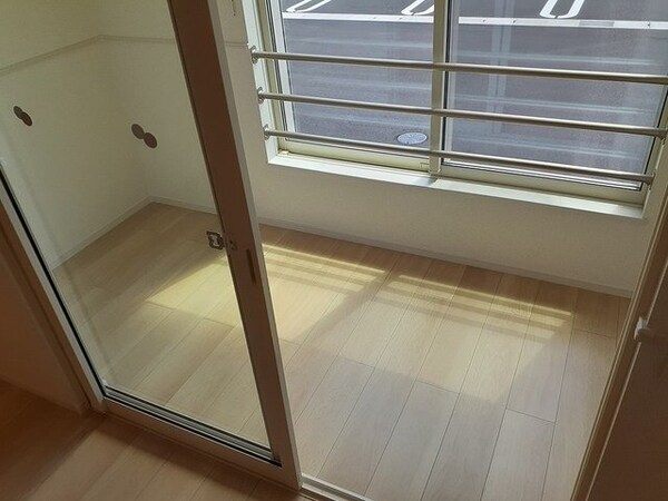 バルコニー(※同型参考写真です)