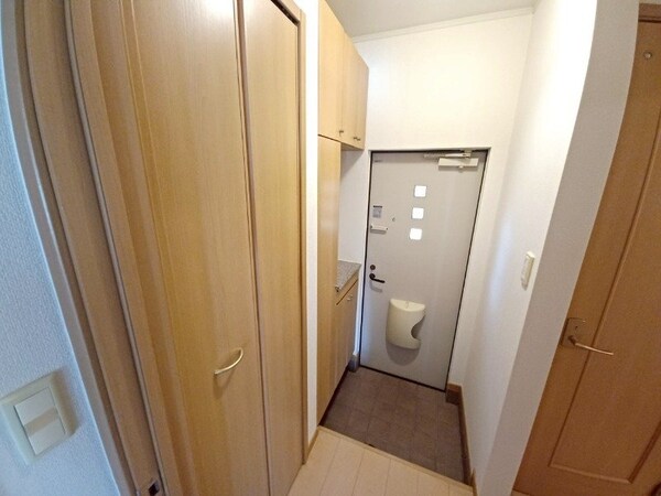 玄関(同タイプの画像です)