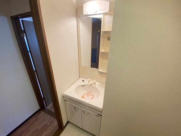 洗面所(同物件別部屋参考写真です。)