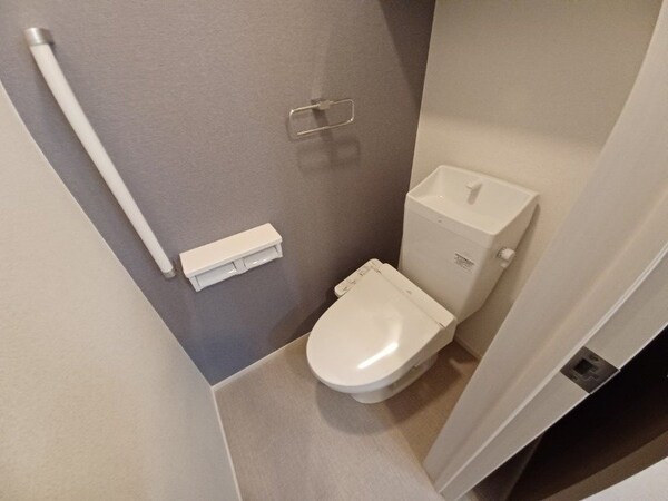 トイレ(同型参考写真)