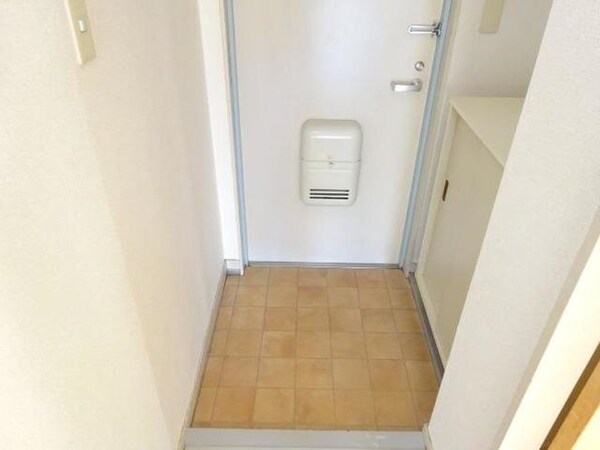 玄関(同型参考写真)