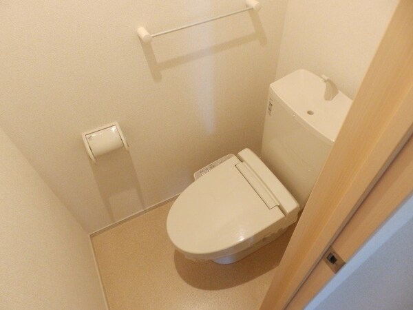 トイレ(同型参考写真)