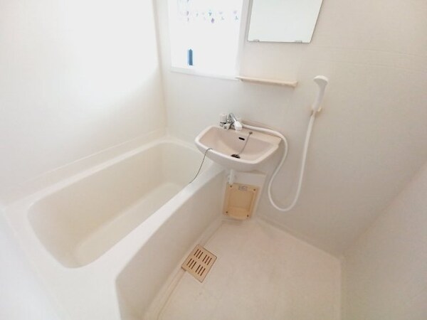 バス／シャワールーム等(同型参考写真)