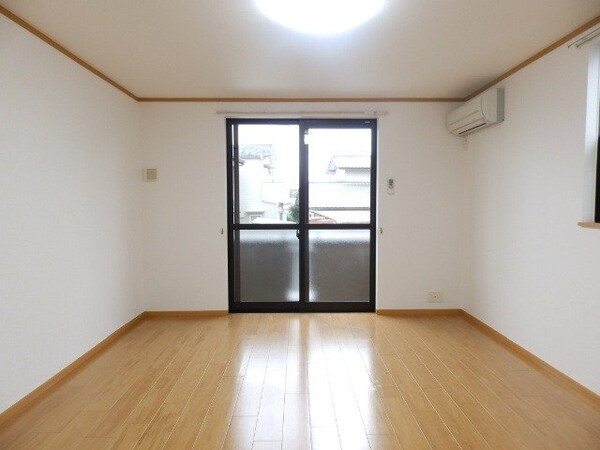 居室・リビング(同一タイプ部屋写真)