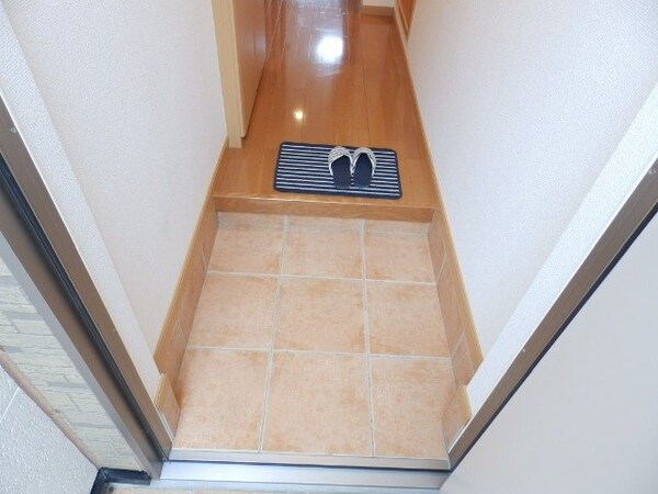 玄関(同一タイプ部屋写真)