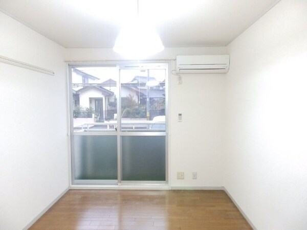 居室・リビング(同物件別部屋写真)