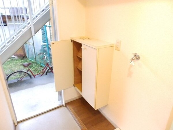 玄関(同物件別部屋写真)