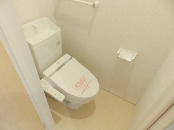トイレ(同型反転写真)