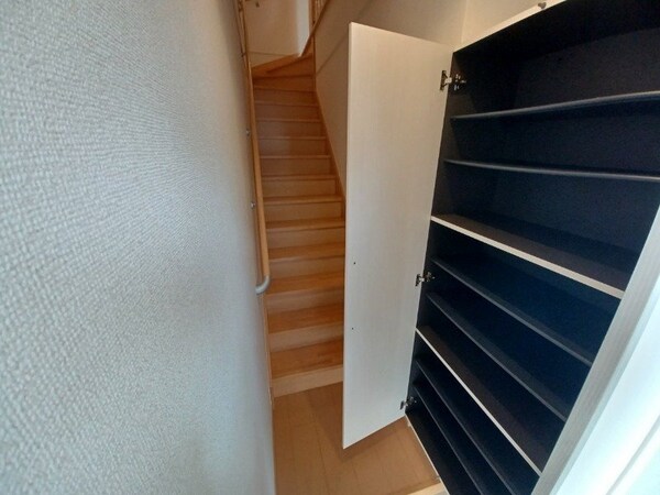 収納(同型反転写真です。)