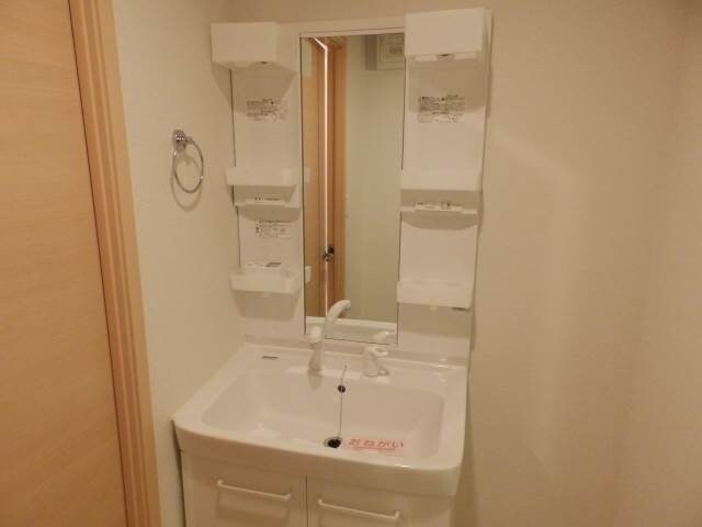 物件内観写真9　(同型別室のお写真です)