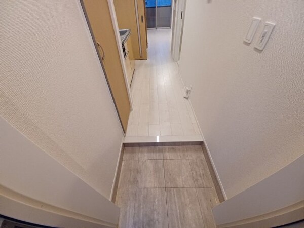 玄関(同物件別室の画像です)