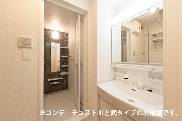 洗面所(同型参考写真)