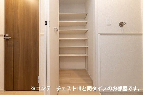 収納(同型参考写真)