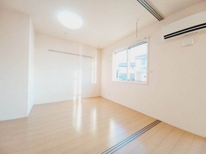 物件内観写真8　(同物件別室反転写真)