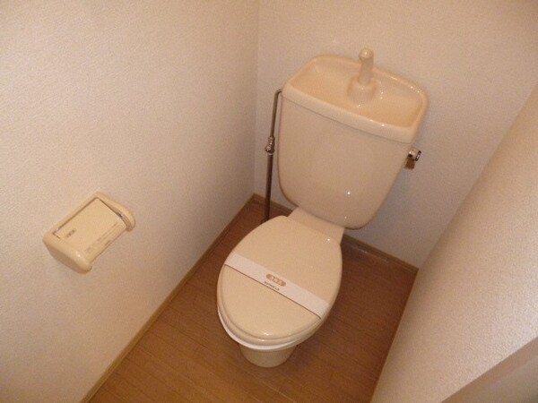 トイレ(同型参考写真)
